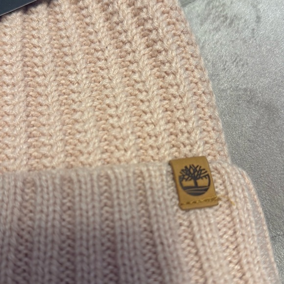 Timberland tan ribbed knit, fleece lined hat with furry Pom on top, new - Picture 4 of 8